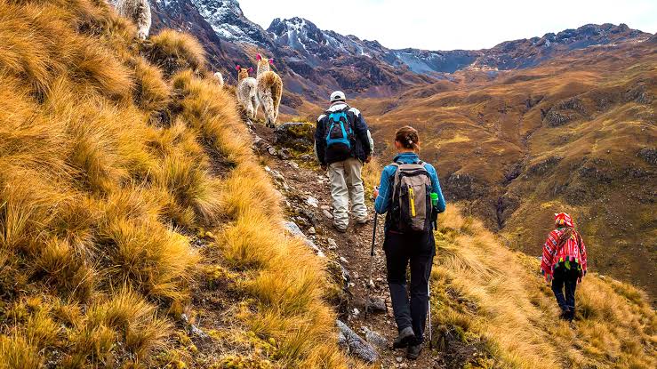 THE CLASSIC LARES TREK 4 DAYS